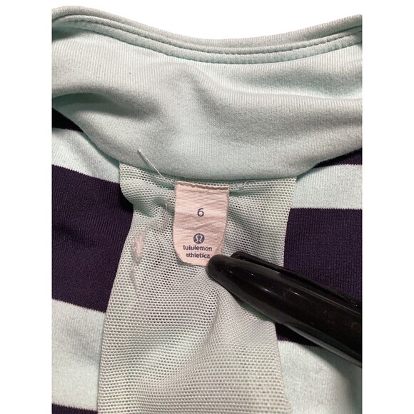 Lululemon Womens Blue Striped Padded Built In Bra Athletic Tank Top Size 6 - Picture 6 of 6